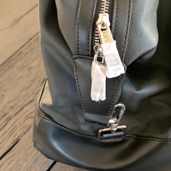 SOLD xx NEW Lifetime Fitness Gym Duffle - Picture 7 of 7